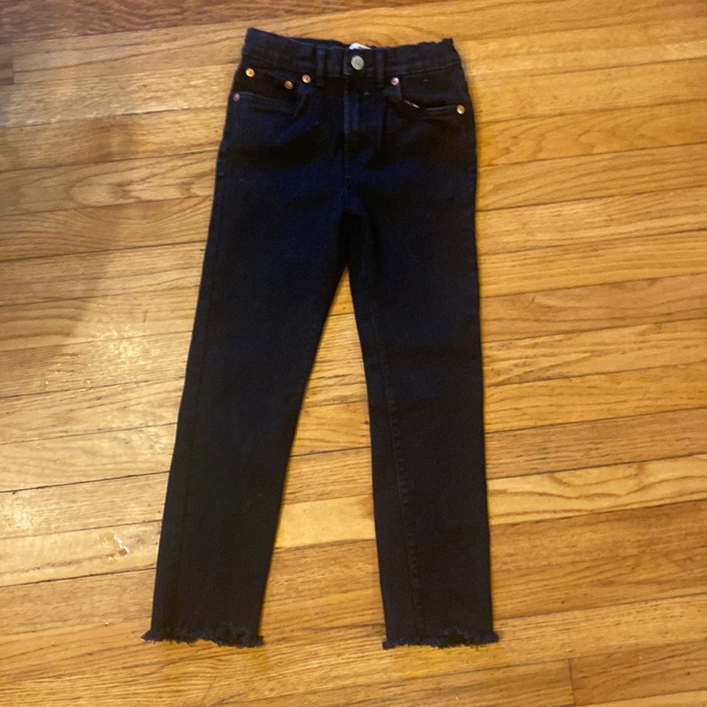 Girls, high rise, ankle straight, Levi jeans. Black size 8 R.